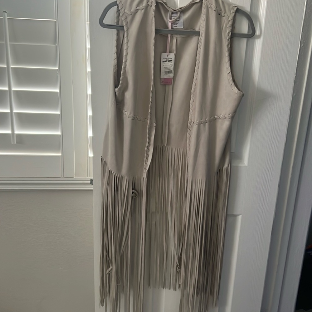 NWT never worn runs true to size (not snug)
